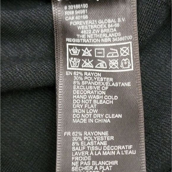 Forever 21+ Black Sweatshirt With Front Zipper and White Lines Size 3XL - Picture 9 of 9